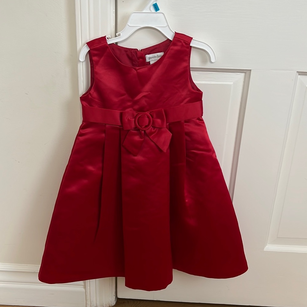 Red satin little girl’s dress size 3/3T. No stains. Green dog brand.